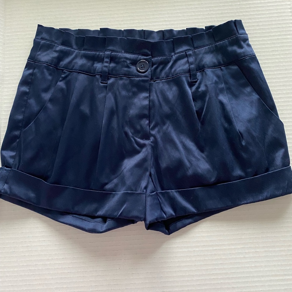 XXI navy blue cuffed shorts in a XS.